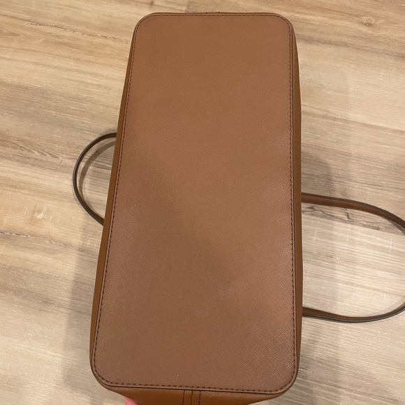 Micheal Kors Large Brown Saffiano Zip Tote - Picture 8 of 13